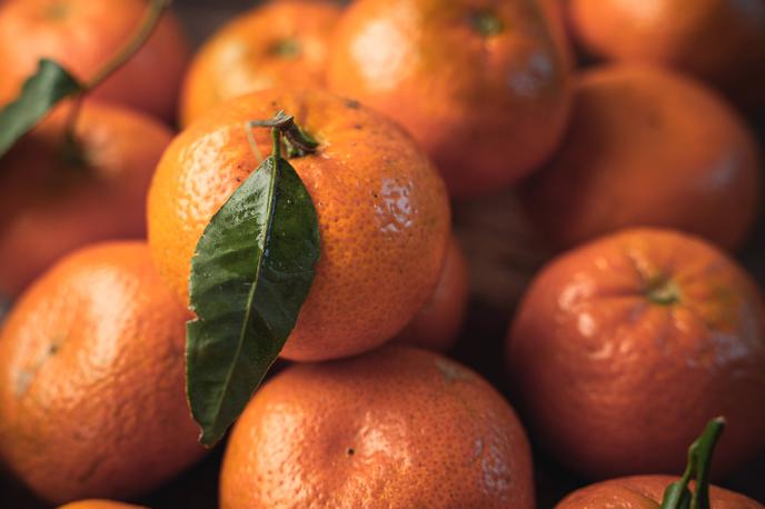 Mandarine | Evropska komisija je prek sistema za hitro obveščanje za hrano in krmo (RASFF) obvestila, da je bilo v vzorcih mandarin iz 18. oktobra 0,044 miligrama klorpirifosa na kilogram tega sadja, ter je odredila njegovo uničenje. | Foto Guliverimage