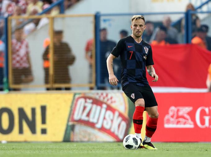 Ivan Rakitić je že nekaj let nezamenljiv v postavi Barcelone. | Foto: Reuters