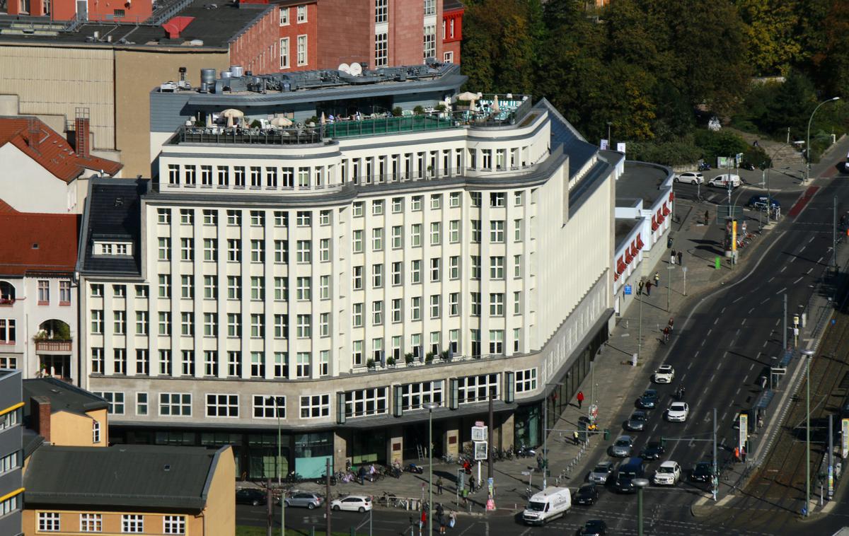 Soho House Berlin | Zasebni klub Soho House v Berlinu, kjer so se pretekli konec tedna v nabito polni restavraciji v sedmem nadstropju zabavali modni in drugi zvezdniki. | Foto Guliverimage/AP