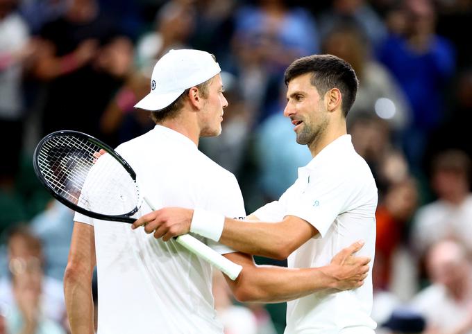 Prvi nosilec Wimbledona je za zmago nad nepostavljenim Nizozemcem potreboval štiri nize. | Foto: Reuters