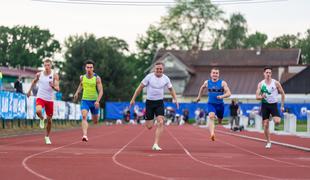 Čurin Prapotnik tri stotinke za slovenskim rekordom na 100 metrov ob premočnem vetru