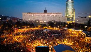 Na Slovaškem množični protesti proti proruski politiki premierja Fica