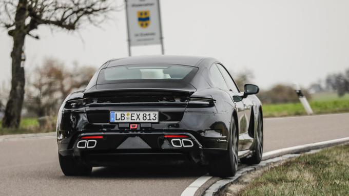 Taycana poganjata dva elektromotorja s sistemsko močjo okrog 440 kilovatov, elektriko pa bodo hranili v bateriji s kapaciteto 90 kilovatnih ur. | Foto: Porsche