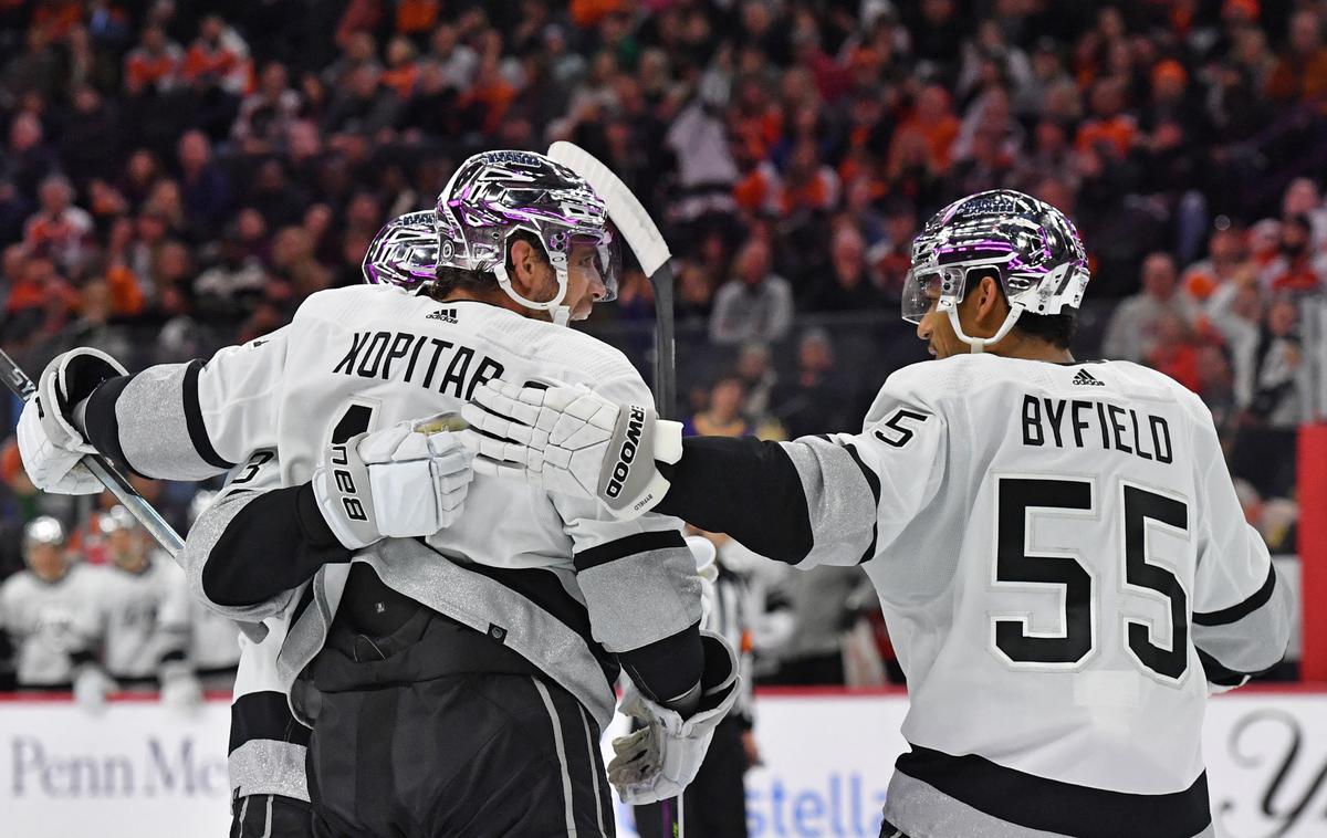 Anže Kopitar Los Angeles Kings | Anže Kopitar in soigralci LA Kings so z začetkom sezone lahko zelo zadovoljni. | Foto Reuters