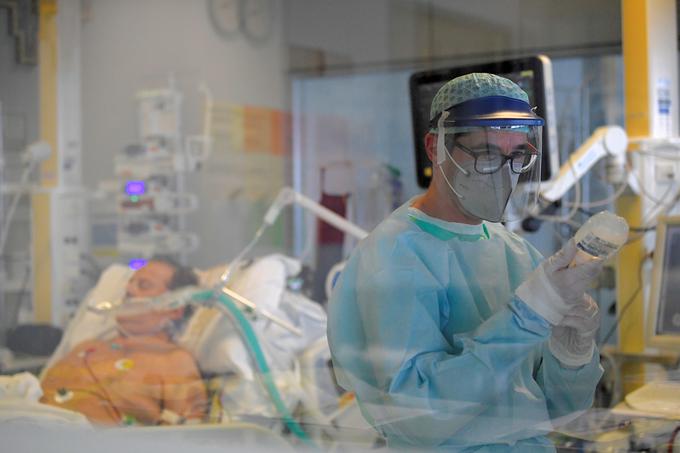 Ocena bolezenskega stanja in prognoze je lahko v razmerah epidemije slabša od dejanske. | Foto: Reuters