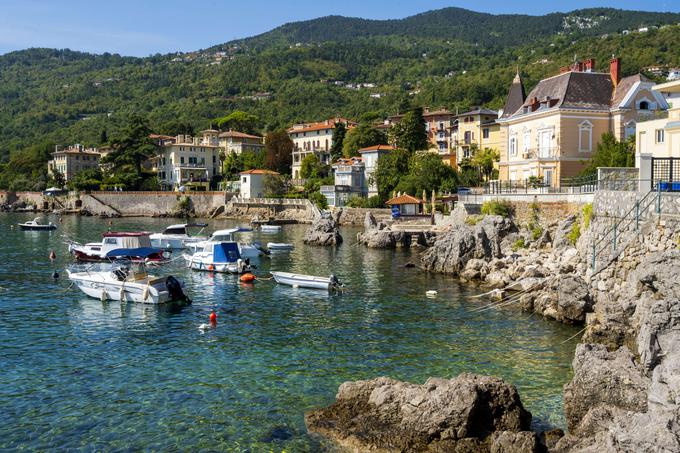 Slovani so prišli do mesta na vzhodni obali Iste, ki so mu romanski staroselci rekli Laurana, ko niso več govorili dvoglasnika au, zato je zdaj hrvaško ime za ta kraj Lovran in ne Luran. | Foto: Guliverimage