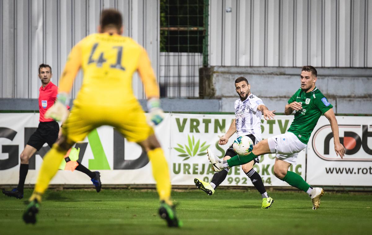 Mura Olimpija | Obramba Olimpije se je nagarala proti Muri, ki si je pripravila veliko priložnosti, izkoristila pa le eno. | Foto Blaž Weindorfer/Sportida