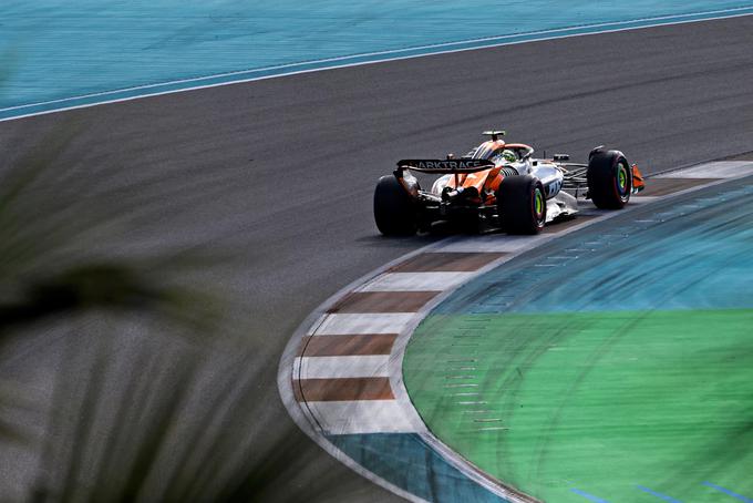 Lando Norris se zdi v Miamiju zelo hiter, a tega nikakor ne more unovčiti: na šprintu je celo odstopil. | Foto: Reuters