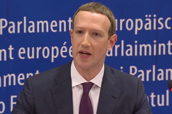 Zuckerberg je zaradi omejenega časa dobil priložnost, da je na vprašanja odgovarjal zelo selektivno. | Foto: Reuters