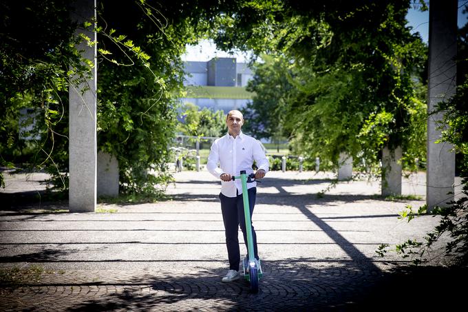 "Ljubljana ima zelo dobro mikromobilnostno infrastrukturo kolesarskih stez, ljudje pa imajo alternative avtomobilskim prevozom radi." | Foto: Ana Kovač