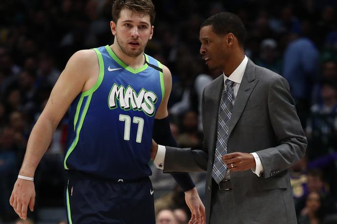 Stephen Silas Luka Dončić | Stephen Silas ne bo več sodeloval z Luko Dončić. Odhaja k sosedom iz Teksasa, moštvu Houston Rockets. | Foto Guliver/Getty Images