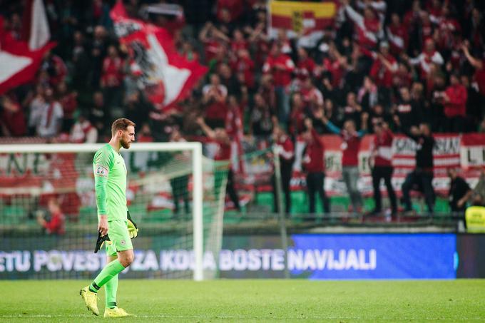 Oblak je pričakoval, da bo turški sodnik v prvem polčasu za prekršek Andreasa Ulmerja nad Romanom Bezjakom prejel rdeči, ne pa rumenega kartona. | Foto: Peter Podobnik/Sportida