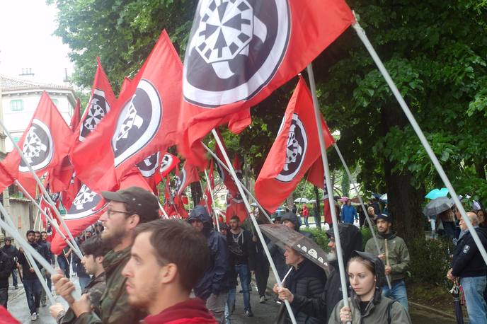 CasaPound | Pripadniki stranke CasaPound so ponoči popisali občinsko gledališče v Boljuncu. | Foto STA