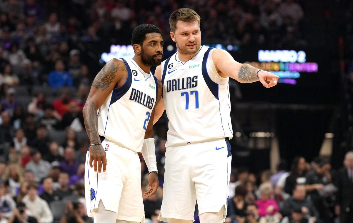 Luka Dončić Kyrie Irving | Kyrie Irving in Luka Dončić bosta še naprej sestavljala udarni dvojec Dallasa. | Foto Reuters