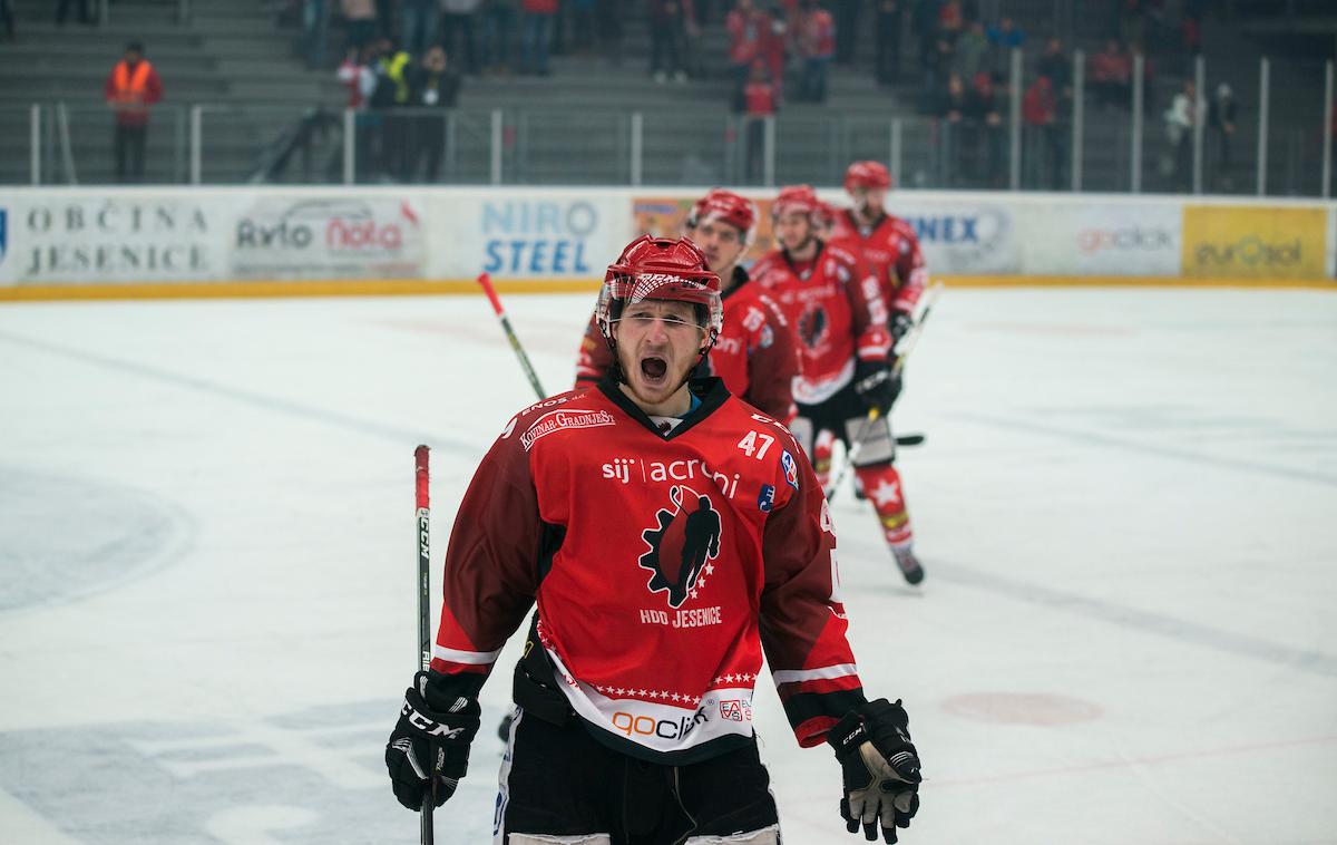 Gašper Glavič | Gašper Glavič bo tudi v prihodnji sezoni igral za Jesenice. | Foto Peter Podobnik/Sportida