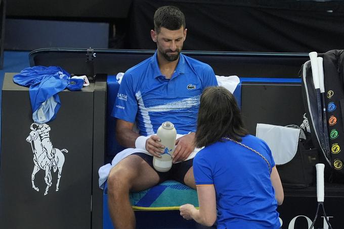 Novak Đoković je imel med dvobojem nekaj težav. | Foto: Guliverimage