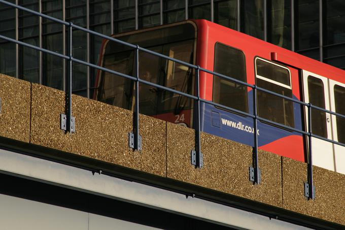 Londonska mestna železnica Docklands Light Railway (DLR) je avtomatizirana od svojega prvega dneva pred dobrimi 30 leti. | Foto: Reuters