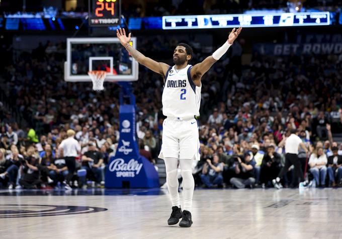 Kyrie Irving je na dvoboju z Utahom zadel vseh deset prostih metov. Prispeval je 33 točk, osem asistenc in šest skokov, njegov met iz igre je bil 10/18. | Foto: Reuters