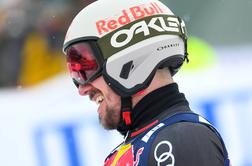 Marcel Hirscher dviguje prah