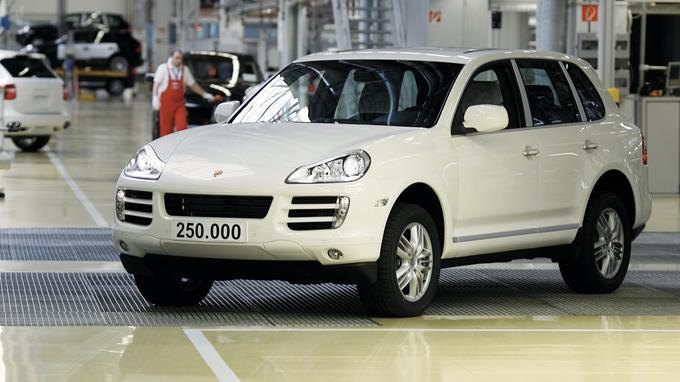 Po sedmih letih je Porsche že prodal 250 tisoč avtov cayenne. | Foto: Porsche