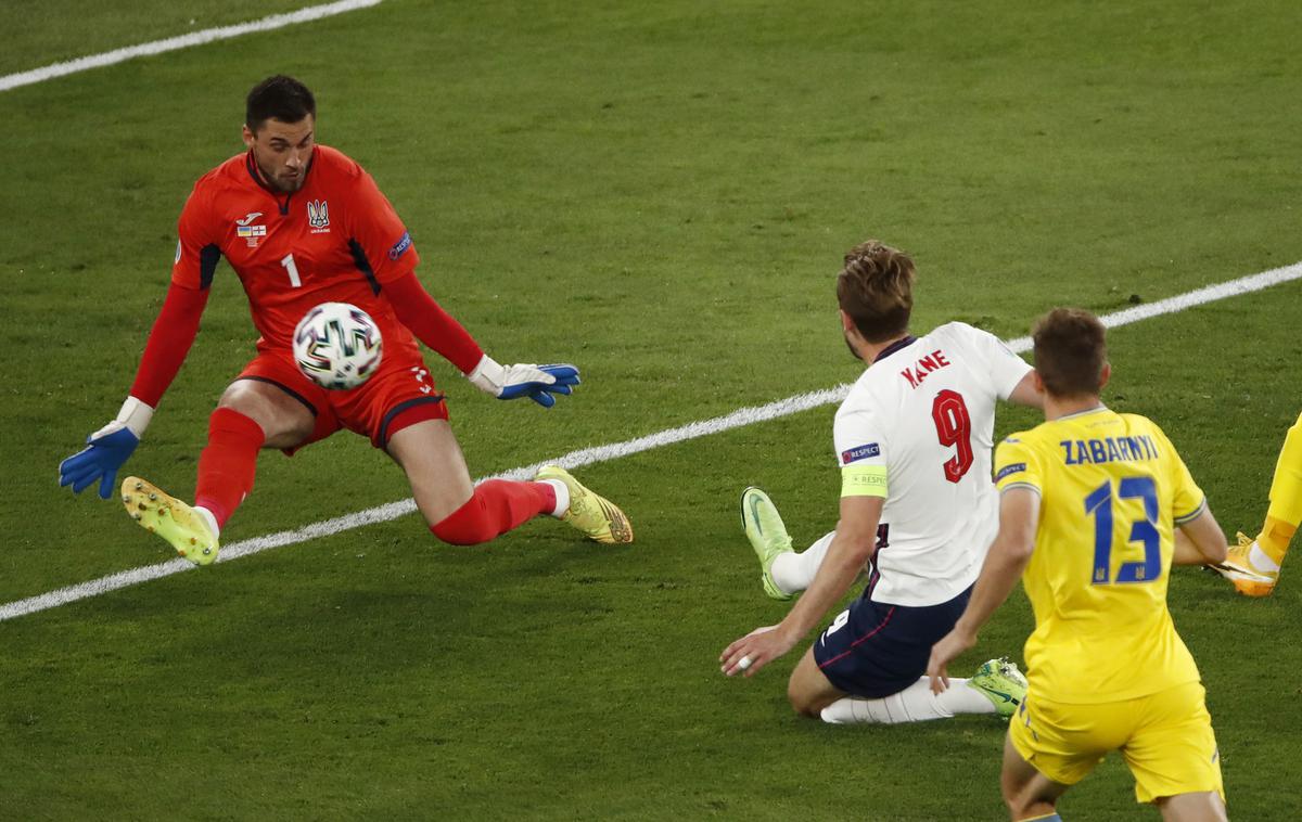 Ukrajina Anglija | Trenutek, ko je iznajdljivi Harry Kane popeljal Angleže v vodstvo. | Foto Reuters