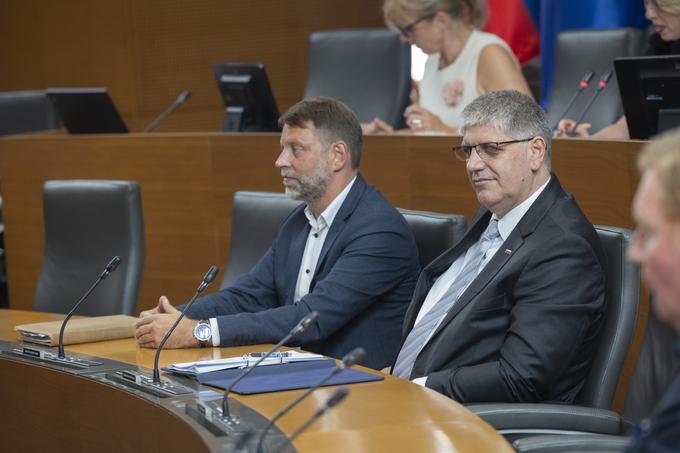 Izredna seja DZ, na kateri so obravnavali predlog priporočila vladi v zvezi z učinkovitostjo obravnave romske problematike. Na fotografiji notranji minister Boštjan Poklukar. | Foto: STA