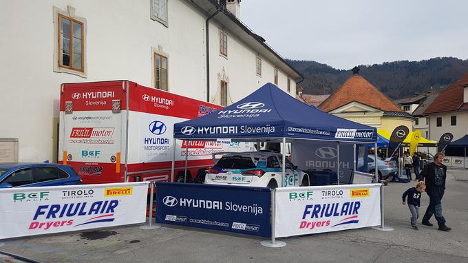 Aktivno v slovenskem reliju tudi Hyundai Slovenija, ki je sodeloval z moštvom italijanskega voznika Claudia De Cecca. | Foto: Gregor Pavšič