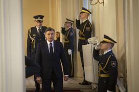 Predsednik Republike Slovenije Borut Pahor je na posebni slovesnosti v predsedniški palači vročil državna odlikovanja, ki so jih prejeli vrhunski športniki Alenka Artnik, Tim Gajser, Tadej Pogačar in Urška Žolnir Jugovar.