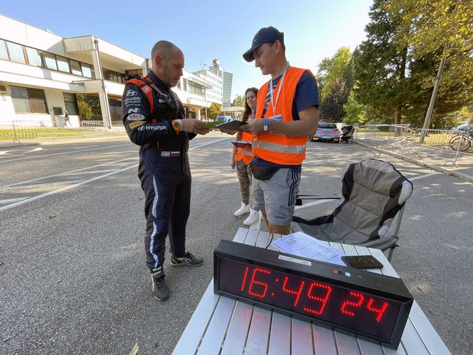 Vili Ošlaj sodi trenutno med najbolj izkušene aktivne sovoznike. Letos prvič bere zapiske državnemu prvaku Roku Turku. | Foto: Gregor Pavšič