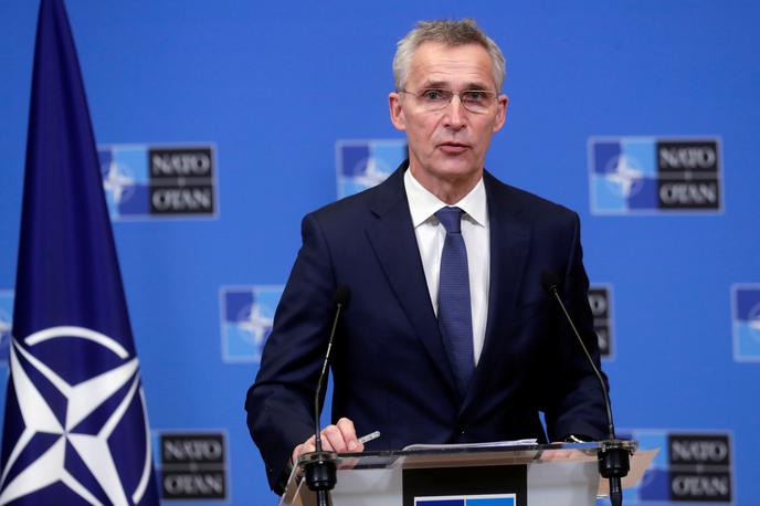 Jens Stoltenberg | To, da bo napad na eno članico sprožil odziv vseh, velja le za članice Nata, ne pa za tesne partnerice, kot je Ukrajina, je pojasnil Stoltenberg. | Foto Reuters