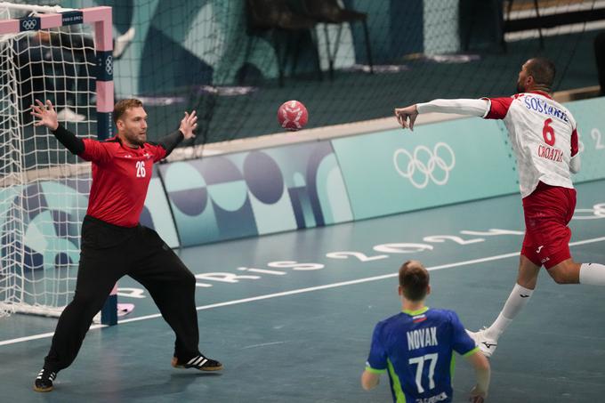 Ferlin je zaustavil pomembna strela Mariu Šoštariću. | Foto: Guliverimage