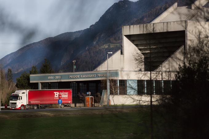 Državna revizijska komisija bo morala zaradi izbire ponudnika za gradnjo karavanškega predora odločati še drugič. | Foto: Klemen Korenjak