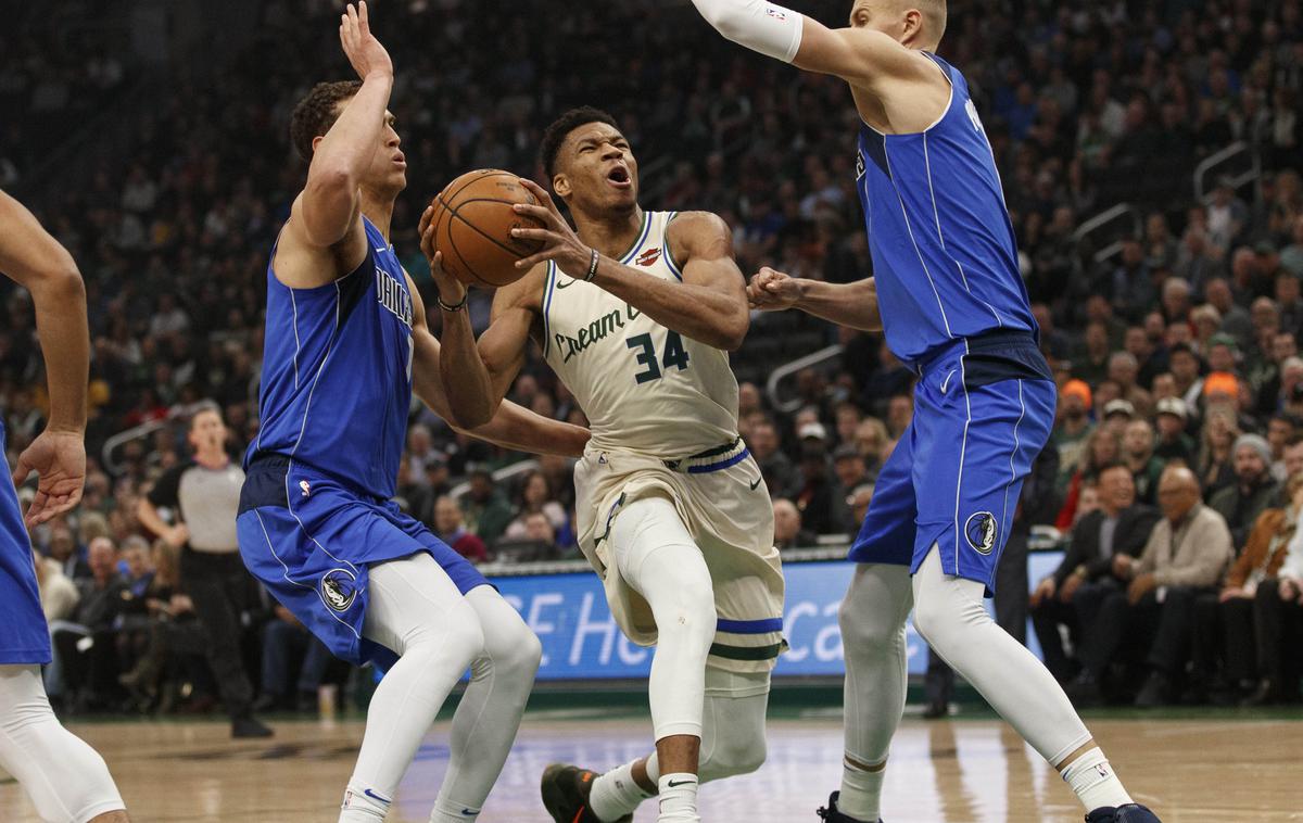 Dallas Milwaukee | Giannis Antetokounmpo je proti Dallasu dosegel kar 48 točk, a to Milwaukeeju ni pomagalo do 19. zaporedne zmage. | Foto Reuters