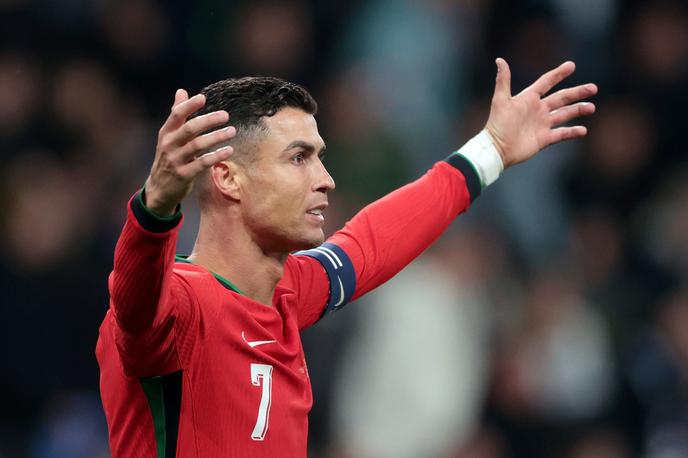 Cristiano Ronaldo | "Cristiano Ronaldo je daleč številka ena. Je prvi športnik, ki je svoje življenje na svojih profilih delil z več kot 900 milijoni ljudi." | Foto www.alesfevzer.com