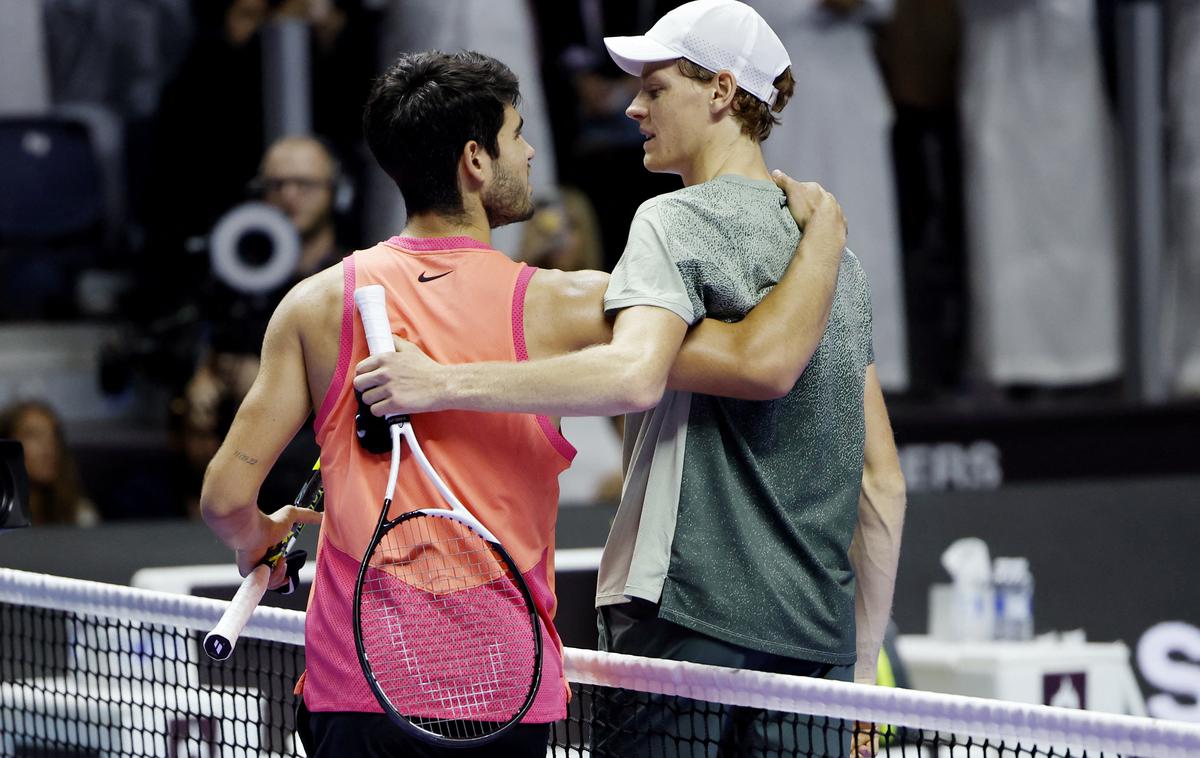 Jannik Sinner Carlos Alcaraz | Jannik Sinner je v finalu ekshibicijskega turnirja v Savdski Arabiji premagal Carlosa Alcaraza. | Foto Reuters