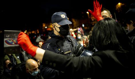 Policisti, ki so varovali protestni shod proti Janševi vladi, obsojeni na pogojne zaporne kazni?