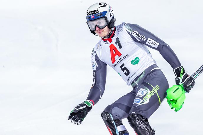 Henrik Kristoffersen | Henrik Kristoffersen je izgubil boj za čelado. | Foto Sportida