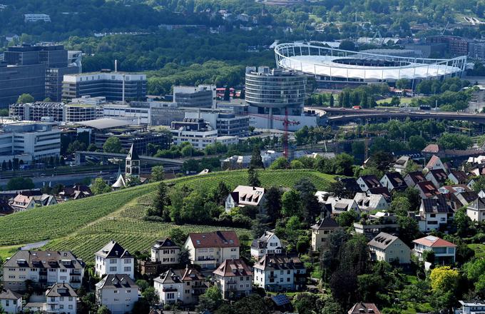 Stuttgart se razprostira na več gričih (vmes so še vinogradi). | Foto: Reuters