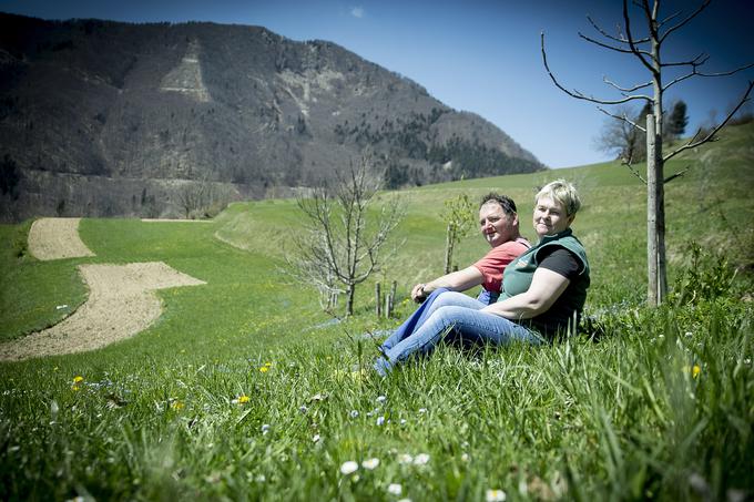 Marko in Anka imata štiri otroke in tri vnuke. Dva odrasla otroka sta že odšla od doma, a še vedno po potrebi priskočita na pomoč, najmlajši pa je še osnovnošolec. | Foto: Ana Kovač