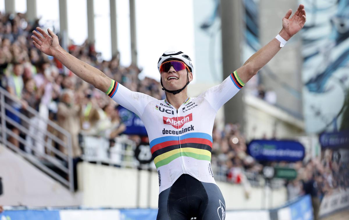 Mathieu van der Poel, Pariz - Roubaix 2024 | Mathieu van der Poel je še drugič zapored zavladal na kraljici klasik, dirki Pariz–Roubaix. | Foto Guliverimage