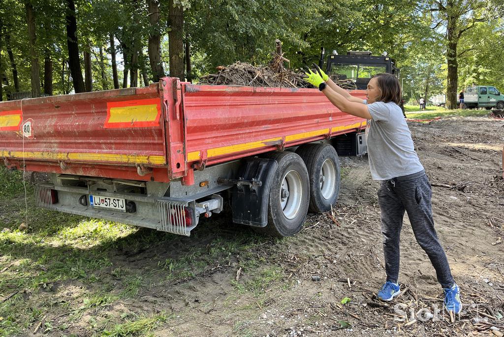 Tacen, po poplavah delovna akcija