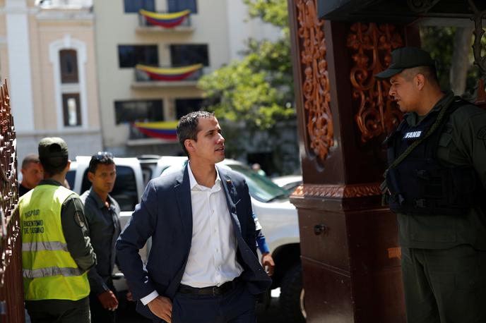 Juan Guaido | Ob razglasitvi izrednih razmer bi imel samooklicani začasni predsednik več možnosti, da v Venezuelo dostavi mednarodno pomoč. | Foto Reuters