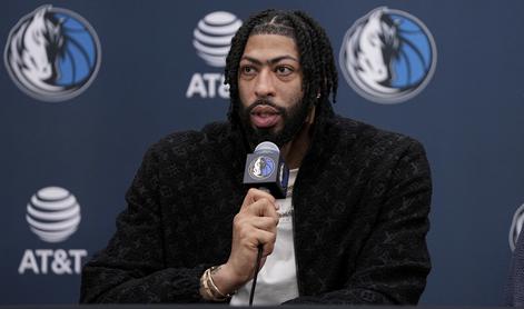 Žalostno, a resnično. Anthony Davis trenira z ekipo iz razvojne lige, ne pa z Dallasom.