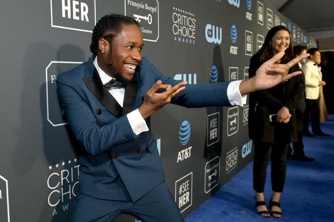 nagrade, rdeča preproga | Shameik Moore je bil eden od igralcev, ki so s toaleto poželi pohvale. | Foto Getty Images