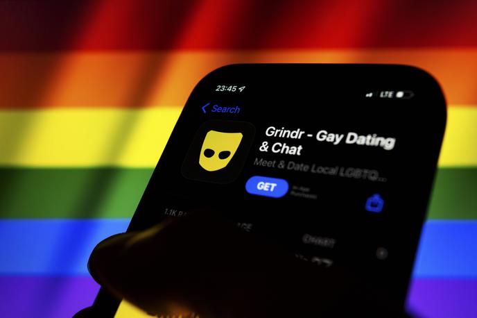 grindr | Preiskovalci sumijo, da je domnevni morilec stopil v stik s svojimi žrtvami prek aplikacij za zmenke Grindr. Z njimi se je sestal na njihovih domovih, kjer naj bi jih omamil, nato pa si je pridobil dostop do njihovih bančnih računov in jih okradel. | Foto Guliverimage