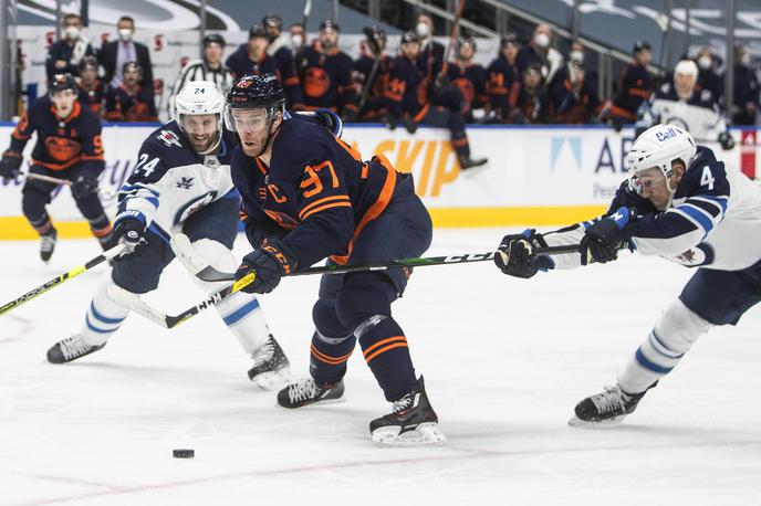 Connor McDavid | Connnor McDavid je vknjižil že 60. točko sezone. To mu je uspelo na 34. tekmi ob zmagi nad Winnipegom. | Foto Guliverimage