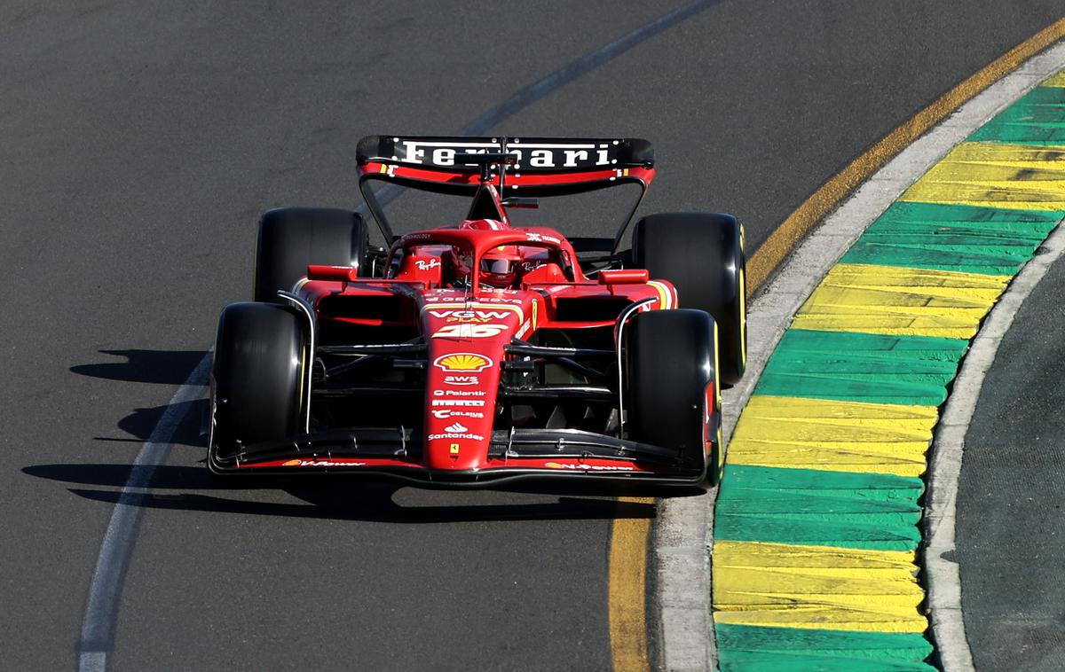 Melbourne Charles Leclerc Ferrari | Charles Leclerc s Ferrarijem v prvem zavoju parkovnega dirkališča v Melbournu. | Foto Reuters