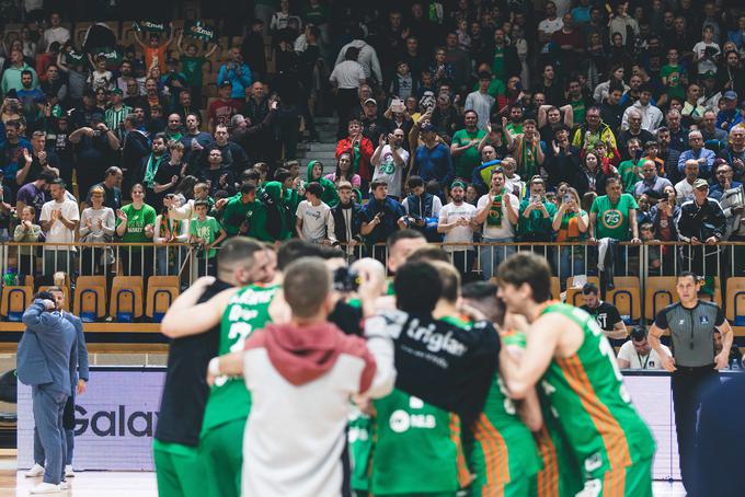 Ljubljanska zasedba je imela v Hali Tivoli bučno podporo s tribun. | Foto: Grega Valančič/Sportida