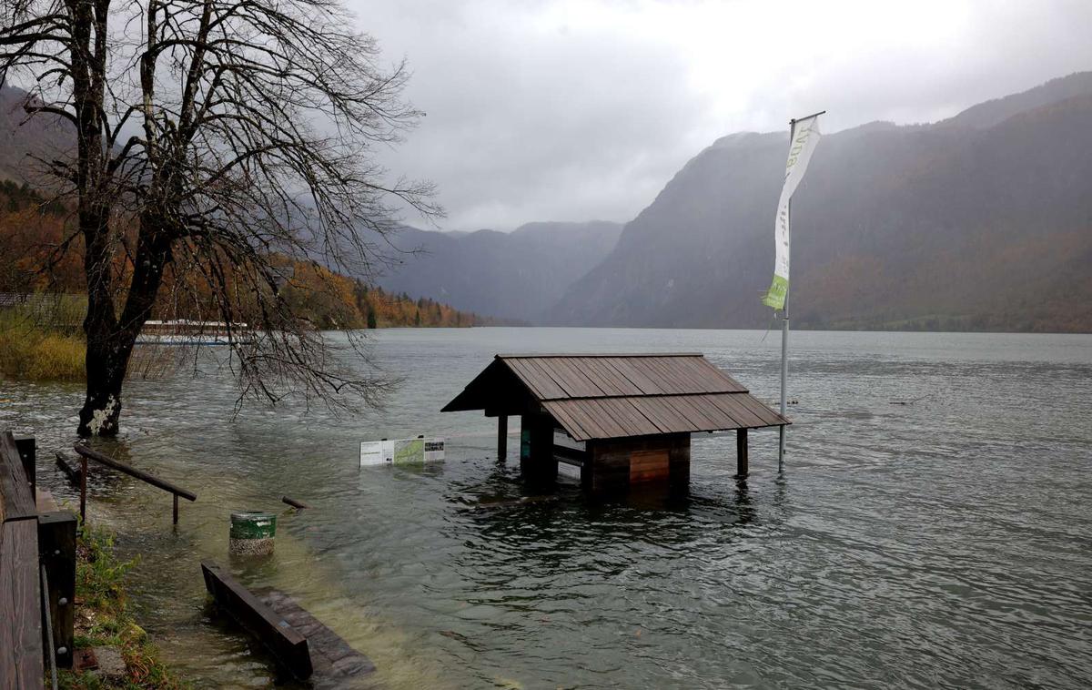 Poplave, Slovenija, reke, Ribčev Laz | Vpliv podnebnih sprememb na migracije oziroma prisilno razseljevanje po svetu je jasen več kot dvema tretjinama (70 odstotkov) slovenskih anketirancev. | Foto STA