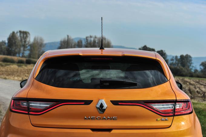 Današnji športni renault megan RS z močjo 280 "konjev" je potomec prvotnih športnikov iz Renault Sporta. | Foto: Gašper Pirman